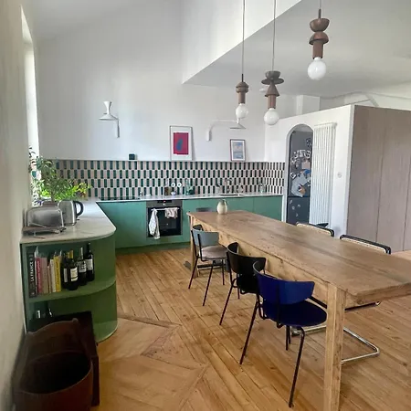 Bel Appartement, 5 Pers - 2 Chambres, Centre-ville, Plage, Halles, Spot De Surf A Pied Apartament