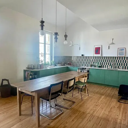 Bel Appartement, 5 Pers - 2 Chambres, Centre-ville, Plage, Halles, Spot De Surf A Pied Apartament