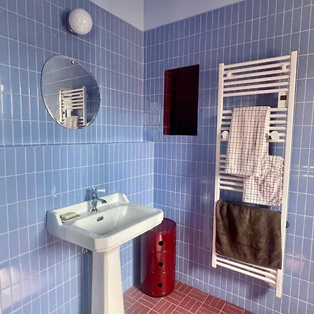 Bel Appartement, 5 Pers - 2 Chambres, Centre-ville, Plage, Halles, Spot De Surf A Pied *