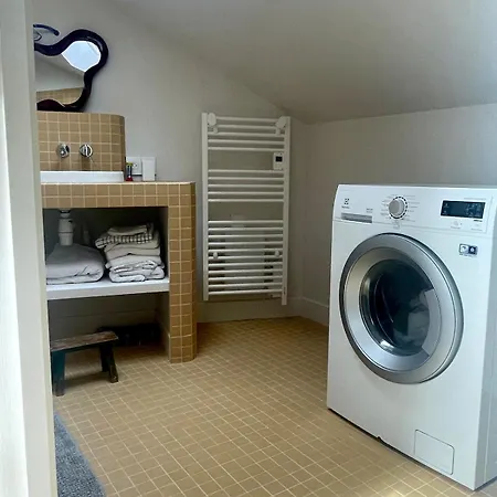 Bel Appartement, 5 Pers - 2 Chambres, Centre-ville, Plage, Halles, Spot De Surf A Pied Apartament